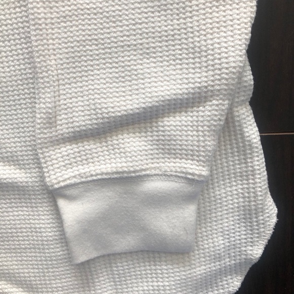 Uniqlo White V-Neck Sweater - Picture 3 of 3